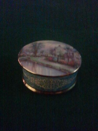 Thomas Kinkade Lamplight Lane Musuc Box.jpg