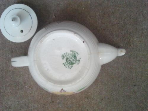30's Arthur Wood Tea pot2.jpg