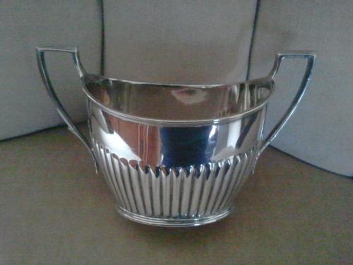 Quality Silver Plated Sugar bowl warranted Hard Soldered .jpg