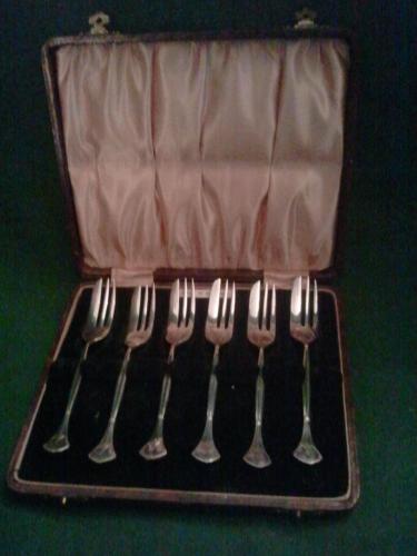 Set Silver Plated Desert forks.jpg