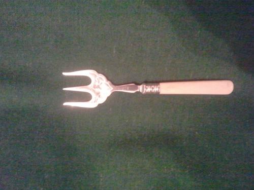 EPNS Old Bread fork cream handle 16.5cm.jpeg