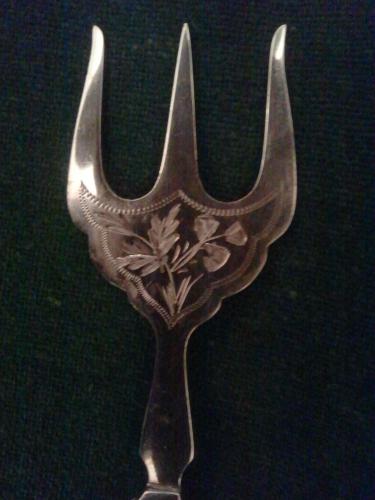 EPNS Old Bread fork cream handle 16.5cm2.jpeg