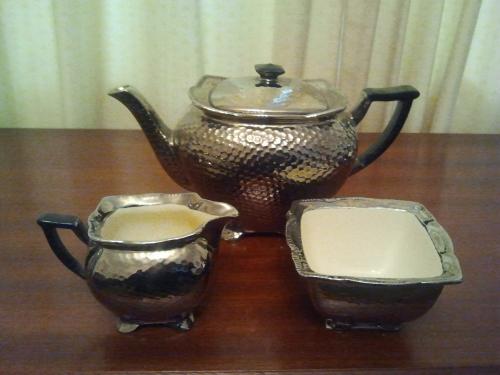 Grimwades Royal Wintonsilver glazed Teapot Jug and Sugar.jpeg