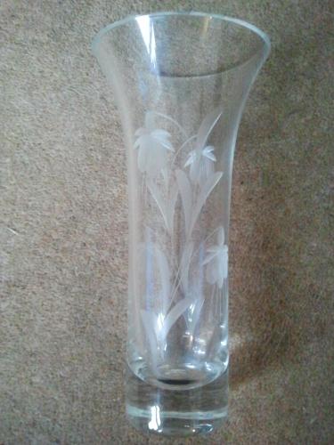 Heavey Crystall Fuchia design Vase.jpeg