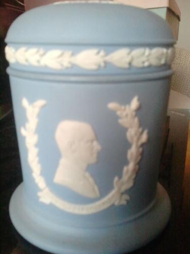 Wedgewood Jasperware ERII Jubalee Lidden Pot.jpeg