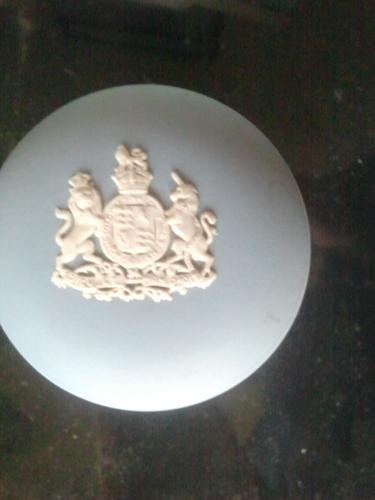 Wedgewood Lasperware ERII Jubalee Lidden Pot2.jpeg